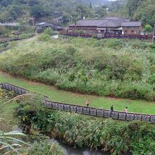 …台陽鉱業公司が建てた和洋折衷建築の招待所などが見えます。