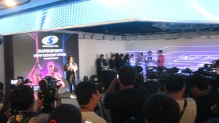 テレビやマスコミ向けの撮影をしていました