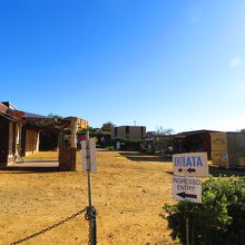 西の端の入り口　チケットオフィスはずっと奥