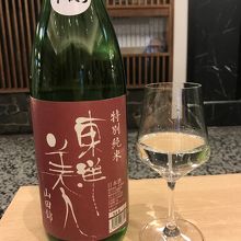 ワイングラスで日本酒