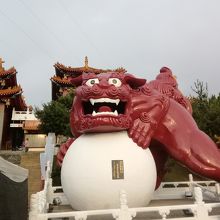 ８ｍの獅子の石像