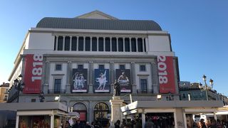 地下鉄オペラ駅前