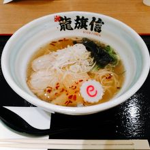 龍旗信ラーメン850円(税込)