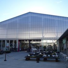 元体育館が直売所