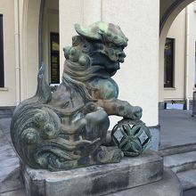 美術館前の狛犬