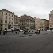 バルベリーニ広場