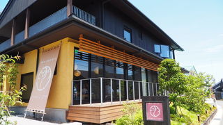 女川の人気店で海鮮丼をいただく