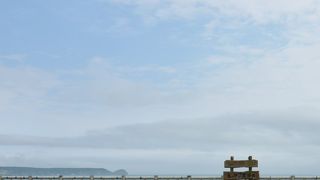 道路越しに厚岸湾が見える