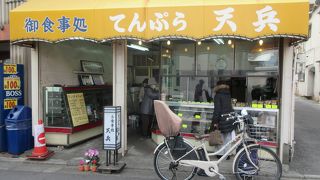 店内で天ぷらも食べられます