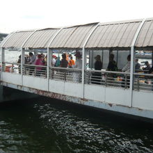 ターチャンの船着場の桟橋です。多くの観光客が利用します。