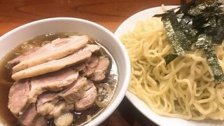 チャーシューざるの肉と麺の量が半端ない
