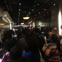 手前までは専用レーンで楽々乗車