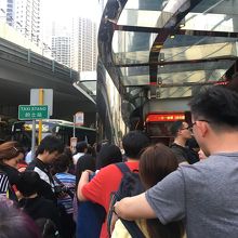 普通に並ぶと激混み