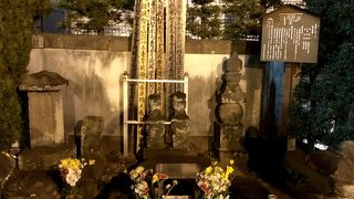 今は、ビルに囲まれて…