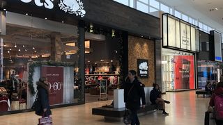 トロント郊外にあるショッピングモール