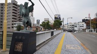 欄干で阿波おどり