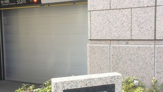 石碑は綺麗で新しい