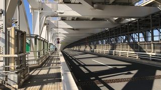 歩いて渡ってみました