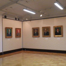 名誉県民肖像画展示室