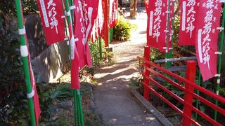 住宅街の中の稲荷神社