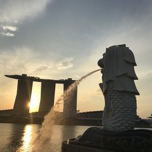 マリーナベイサンズと共に。