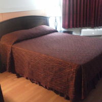 ベット手前にはビジネスデスクがありました