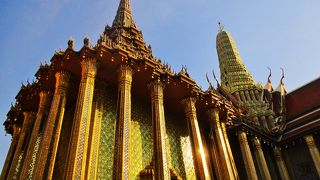 バンコク観光　ワット・プラケオへ