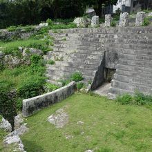 横穴式の墓