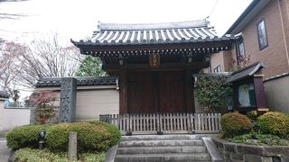 中に入ると意外と広い境内です