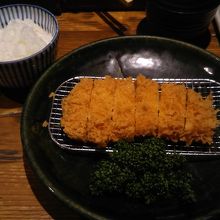 恵亭のロースカツ