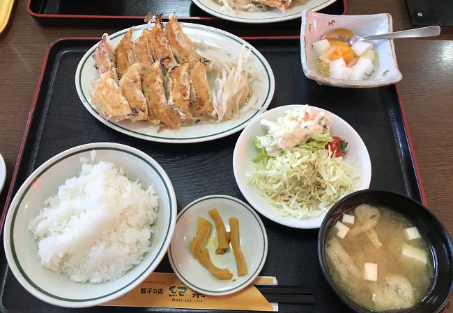 直虎で有名になった龍潭寺から近く、安くて美味しい浜松餃子のお店です。