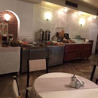 ビュッフェの朝食はヨーグルトとブドウが美味しい