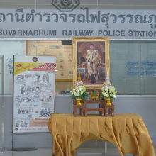 広い施設内に人影を認めたのは、警備用の警察の施設だけでした。