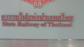 空港連絡鉄道ＡＲＬマッカサン駅には、不要な施設があります。活用方法を模索しているようですが。