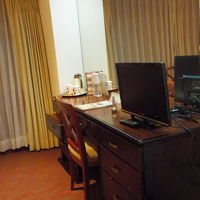 備え付けのテレビは小さめです。