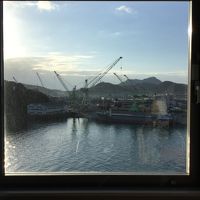 南向きの海側のお部屋で、陽の光が燦々と降り注ぎます。