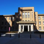 山梨近代人物館の旧県庁本館は昭和5年竣工の帝冠様式の近代建築