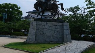 堀が広くかっこいい今治城