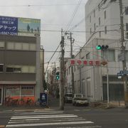 シャッター閉まっている店多い