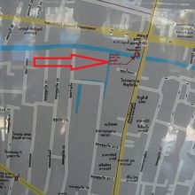 アソーク波止場は、ＭＲＴペチャブリー駅のすぐ南の橋の西です。