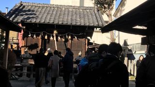 鐘の下にある神社