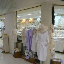 アマリンプラザの服飾関係のコーナーです。明るくきれいな店内