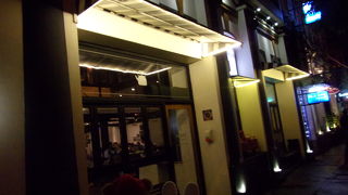 植民地時代の建物を改装したオシャレなレストラン