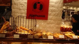 電車の中で食べるパンなどをよくこちらで購入しています