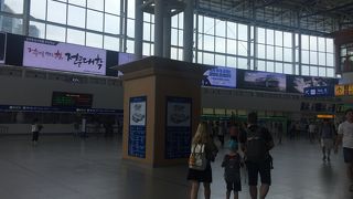 地下鉄と直結で便利です