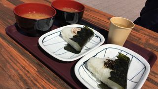 富士山を見ながら富士山風おにぎりを