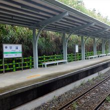 …ホームは味気ない雰囲気ですが…、