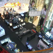 セントラルワールドの１階のフロアーです。広い店内の様子です。