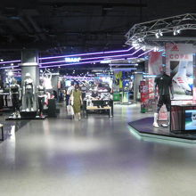 セントラルワールドの内部は、広く、わくわくする感じがします。