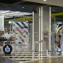 セントラルワールドの店内には、スポーツ関連のものも有ります。